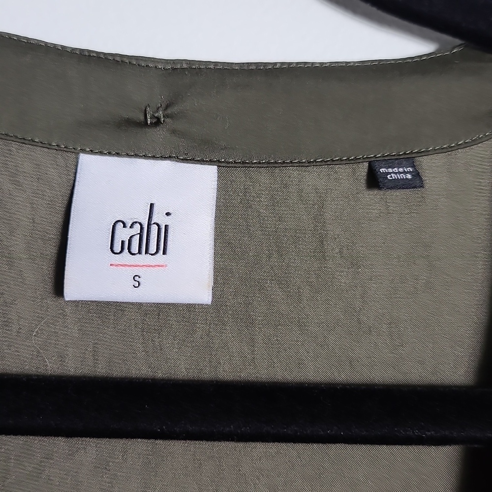 CABI Cinch Blouse Olive Green Sleeveless Tie Front Blouse Size Small - Picture 2 of 15